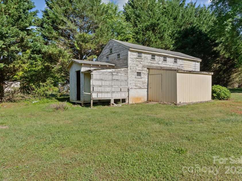 1516 Brock Road, Yadkinville, NC 27055.  MLS# CAR4253863, YatesRealty ID 105. 