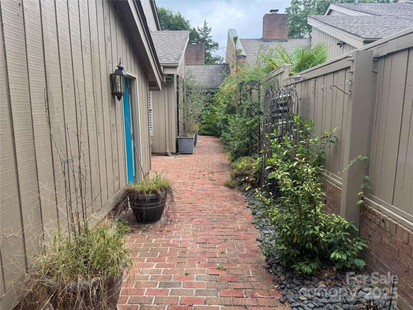 4909 Torrey Pines Court, Charlotte, NC 28226.  MLS# CAR4284066, YatesRealty ID 105. Court Yard? Patio