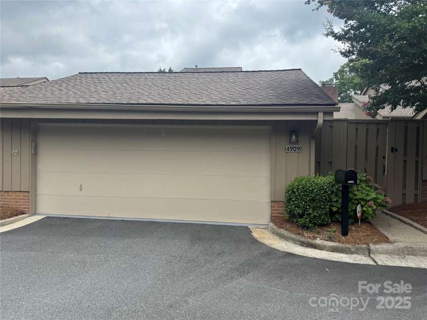 4909 Torrey Pines Court, Charlotte, NC 28226.  MLS# CAR4284066, YatesRealty ID 105. Front