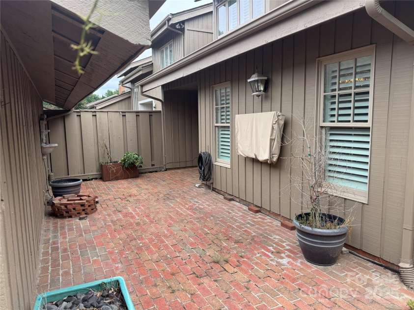 4909 Torrey Pines Court, Charlotte, NC 28226.  MLS# CAR4284066, YatesRealty ID 105. Patio/ Court yard