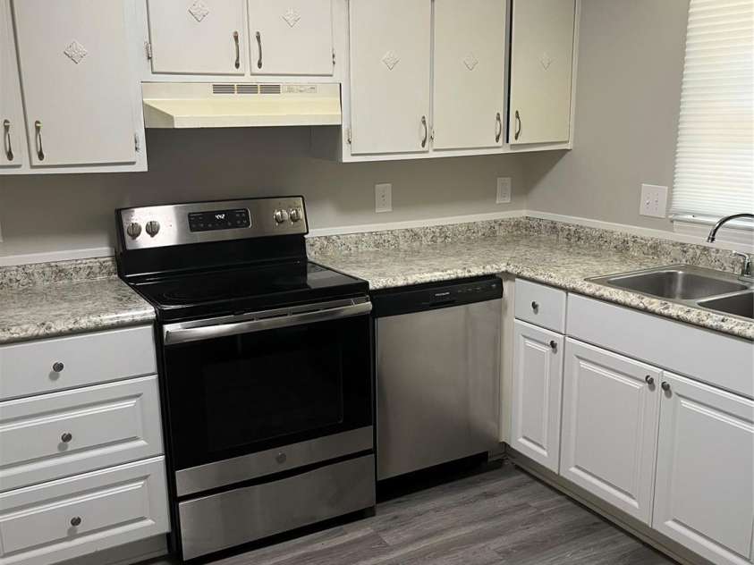 1236 Archdale Drive, Charlotte, NC 28217.  MLS# CAR4287565, YatesRealty ID 1050. Kitchen