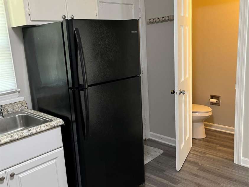 1236 Archdale Drive, Charlotte, NC 28217.  MLS# CAR4287565, YatesRealty ID 1050. Kitchen