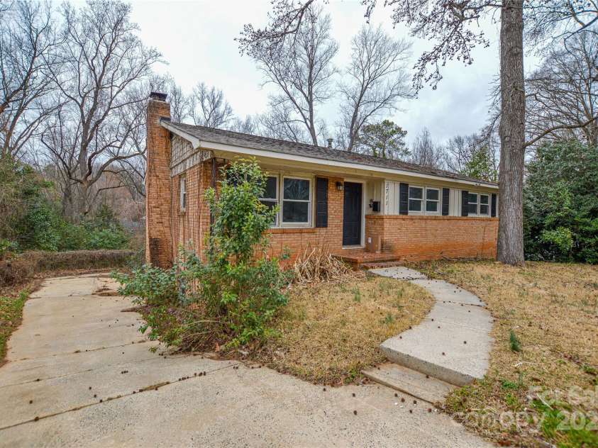 1711 Brookdale Avenue, Charlotte, NC 28210.  MLS# CAR4223043, YatesRealty ID 1050. 