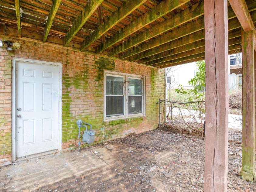 1711 Brookdale Avenue, Charlotte, NC 28210.  MLS# CAR4223043, YatesRealty ID 1050. 