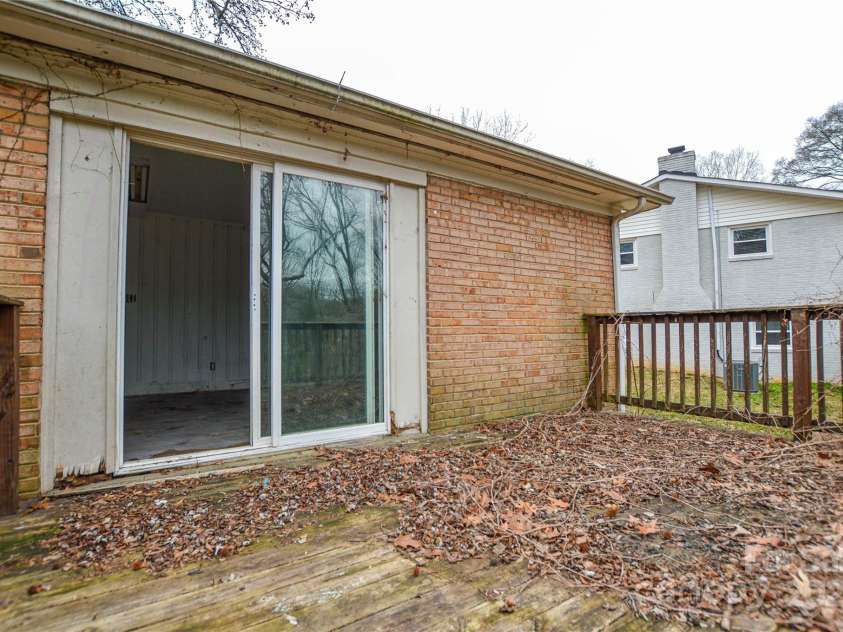 1711 Brookdale Avenue, Charlotte, NC 28210.  MLS# CAR4223043, YatesRealty ID 1050. 