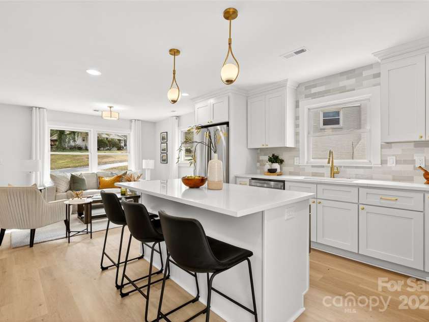 1711 Brookdale Avenue, Charlotte, NC 28210.  MLS# CAR4319037, YatesRealty ID 1050. 