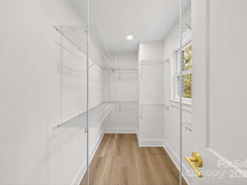 1711 Brookdale Avenue, Charlotte, NC 28210.  MLS# CAR4319037, YatesRealty ID 1050. 