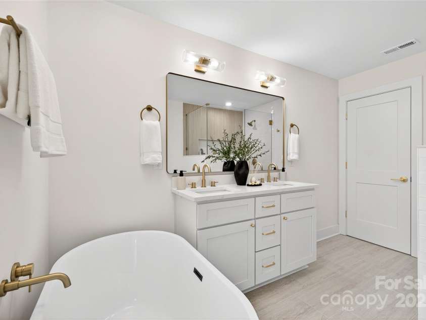 1711 Brookdale Avenue, Charlotte, NC 28210.  MLS# CAR4319037, YatesRealty ID 1050. 