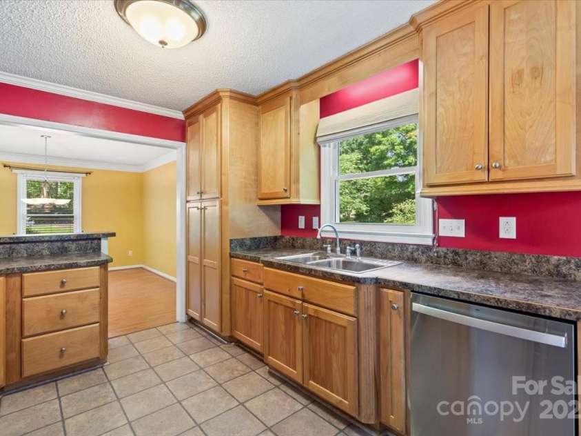 3712 Eaglebrook Drive, Gastonia, NC 28056.  MLS# CAR4253727, YatesRealty ID 10501. 