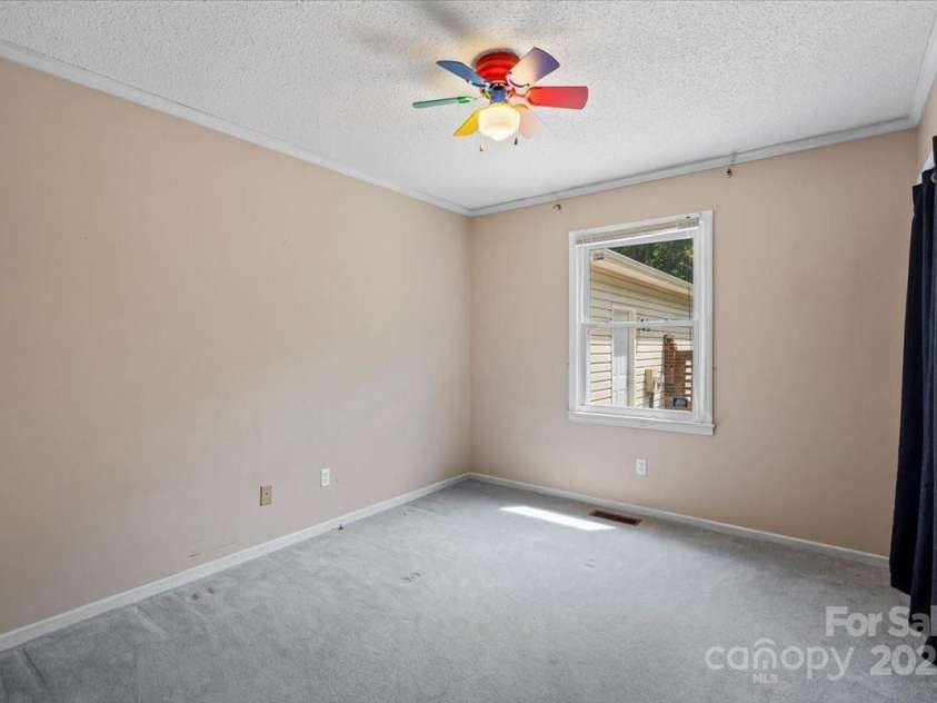 3712 Eaglebrook Drive, Gastonia, NC 28056.  MLS# CAR4253727, YatesRealty ID 10501. 