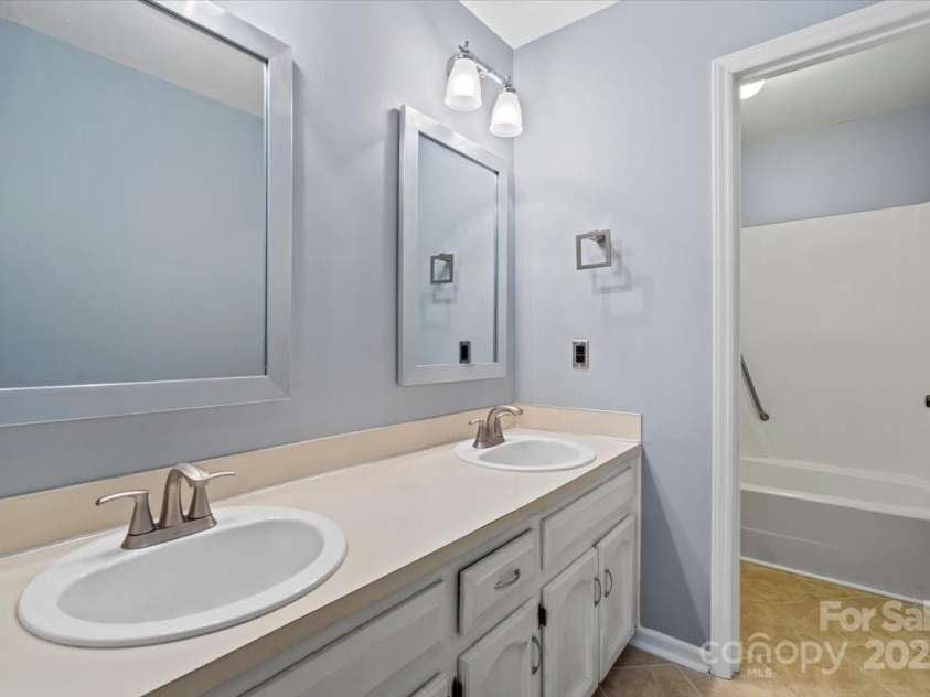 3712 Eaglebrook Drive, Gastonia, NC 28056.  MLS# CAR4253727, YatesRealty ID 10501. 