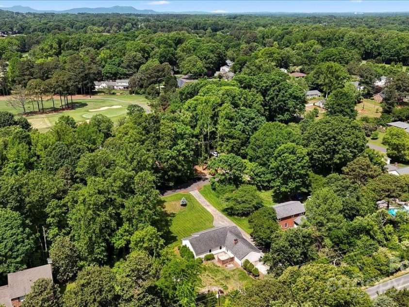 3712 Eaglebrook Drive, Gastonia, NC 28056.  MLS# CAR4253727, YatesRealty ID 10501. 