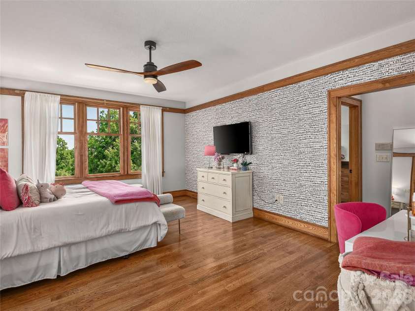 457 Coopers Hawk Drive, Asheville, NC 28803.  MLS# CAR4356580, YatesRealty ID 10502. 