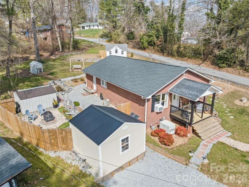 110 Ewart Drive, Hendersonville, NC 28739.  MLS# CAR4355158, YatesRealty ID 10503. 