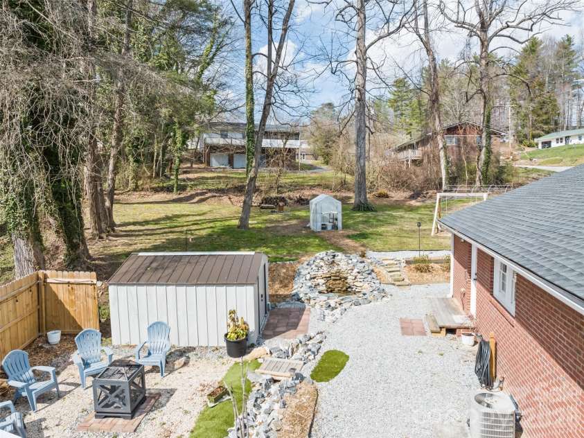 110 Ewart Drive, Hendersonville, NC 28739.  MLS# CAR4355158, YatesRealty ID 10503. 