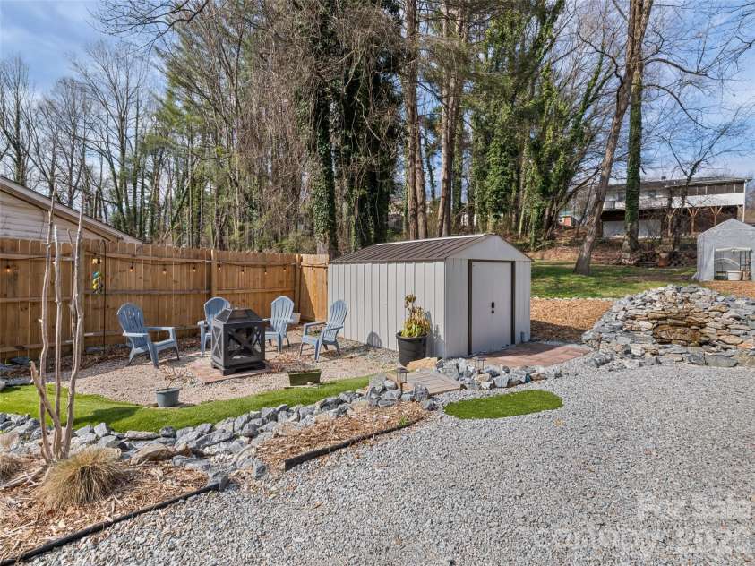 110 Ewart Drive, Hendersonville, NC 28739.  MLS# CAR4355158, YatesRealty ID 10503. 