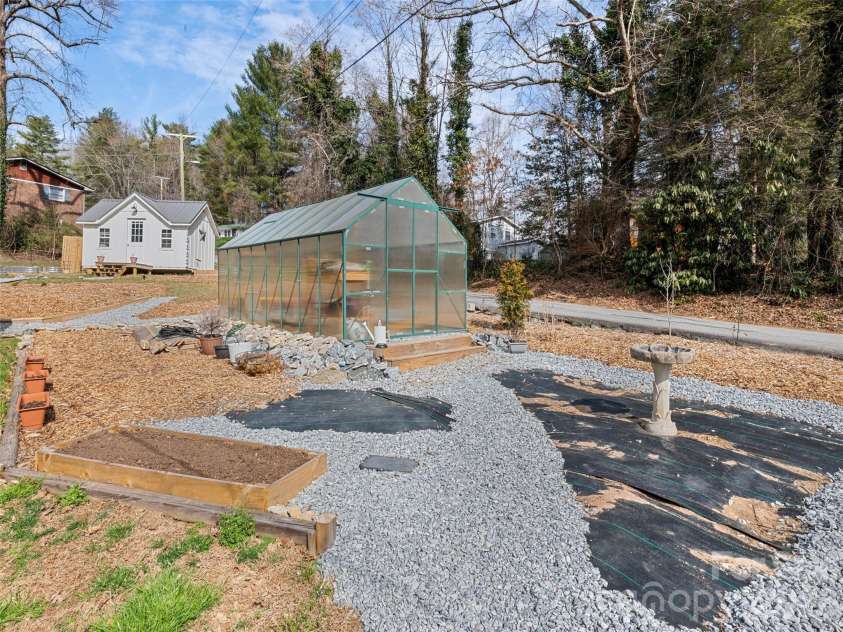 110 Ewart Drive, Hendersonville, NC 28739.  MLS# CAR4355158, YatesRealty ID 10503. 