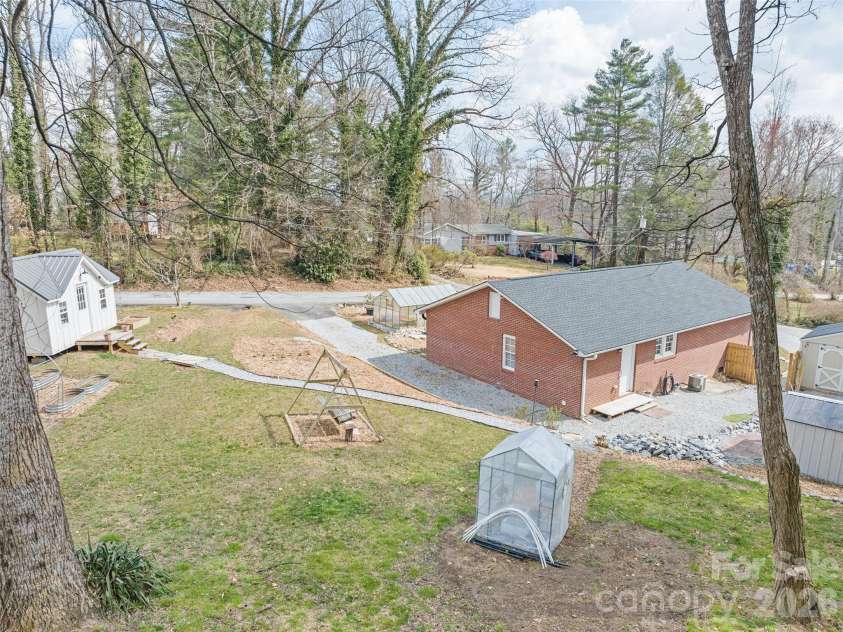 110 Ewart Drive, Hendersonville, NC 28739.  MLS# CAR4355158, YatesRealty ID 10503. 