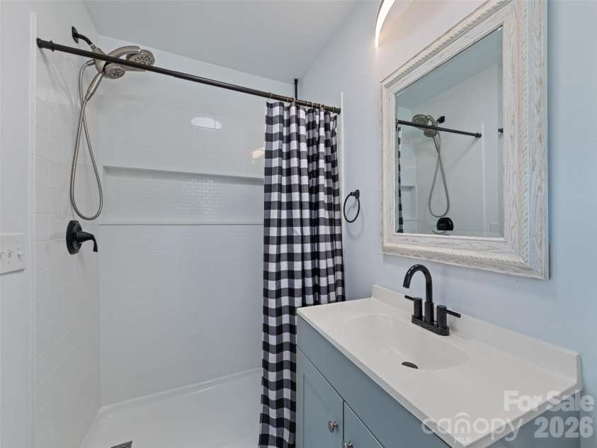 110 Ewart Drive, Hendersonville, NC 28739.  MLS# CAR4355158, YatesRealty ID 10503. 