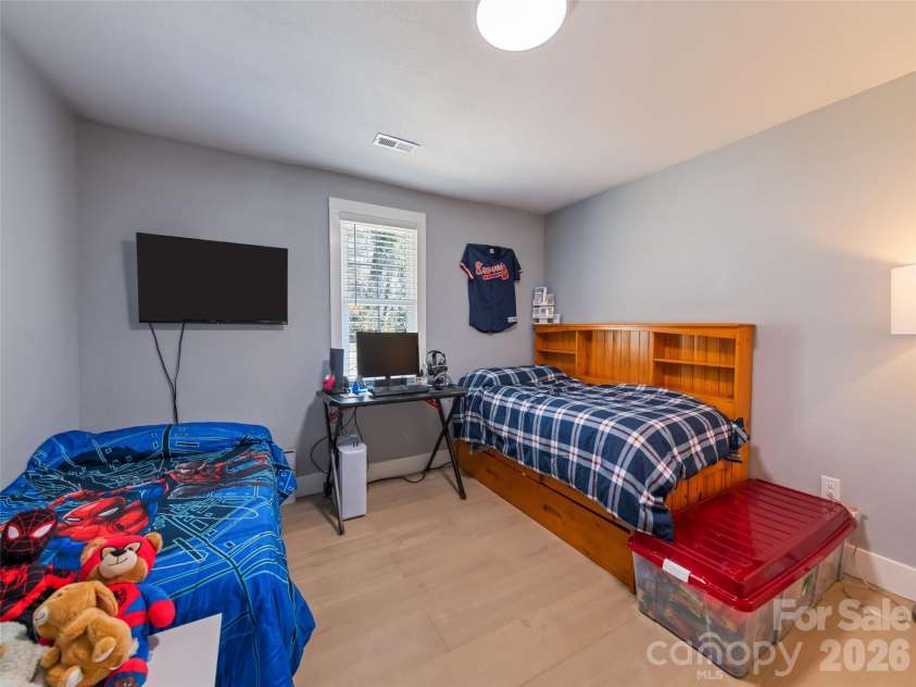 110 Ewart Drive, Hendersonville, NC 28739.  MLS# CAR4355158, YatesRealty ID 10503. 