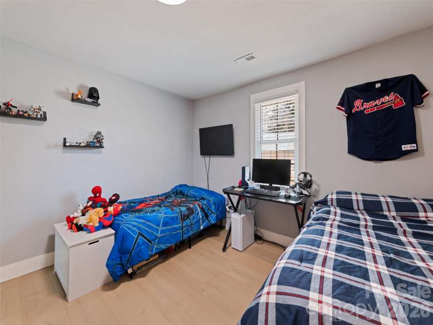 110 Ewart Drive, Hendersonville, NC 28739.  MLS# CAR4355158, YatesRealty ID 10503. 