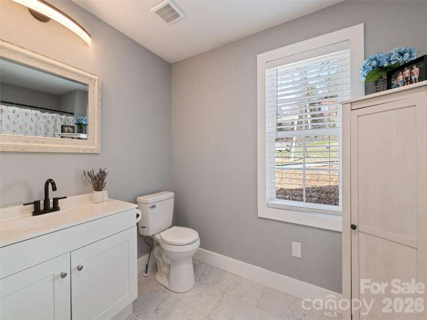 110 Ewart Drive, Hendersonville, NC 28739.  MLS# CAR4355158, YatesRealty ID 10503. 