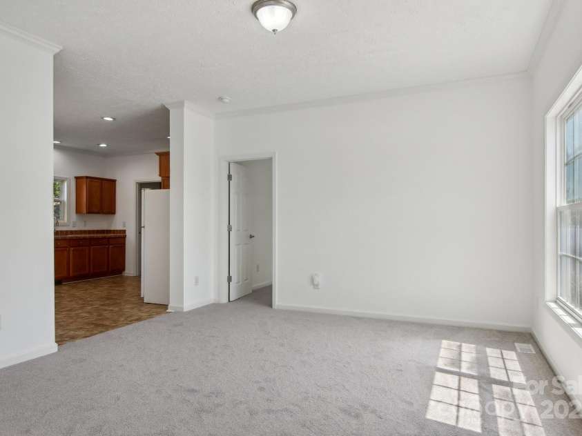 11 Frederick Lane, Hendersonville, NC 28792.  MLS# CAR4249058, YatesRealty ID 10505. 