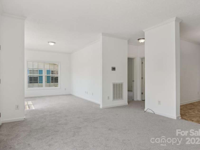 11 Frederick Lane, Hendersonville, NC 28792.  MLS# CAR4249058, YatesRealty ID 10505. 