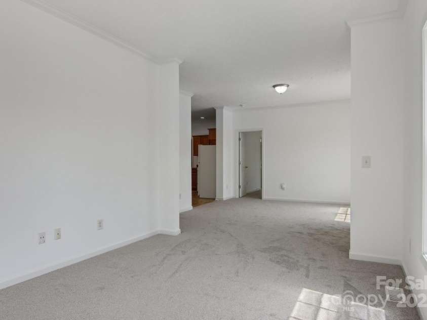 11 Frederick Lane, Hendersonville, NC 28792.  MLS# CAR4249058, YatesRealty ID 10505. 