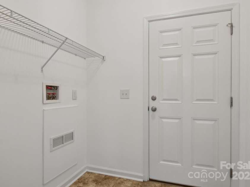 11 Frederick Lane, Hendersonville, NC 28792.  MLS# CAR4249058, YatesRealty ID 10505. 