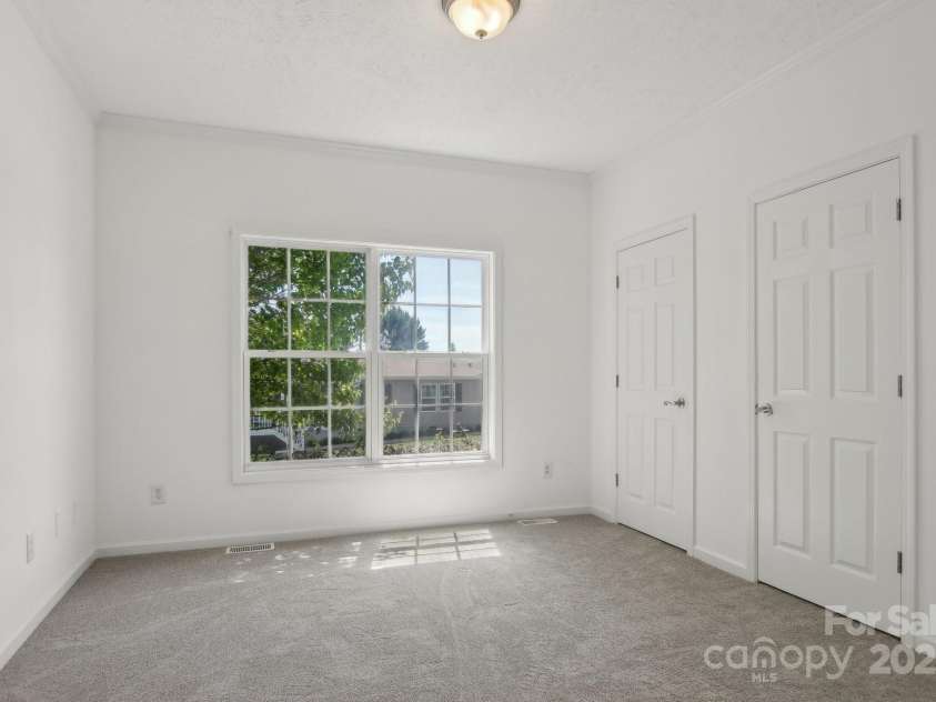 11 Frederick Lane, Hendersonville, NC 28792.  MLS# CAR4249058, YatesRealty ID 10505. 