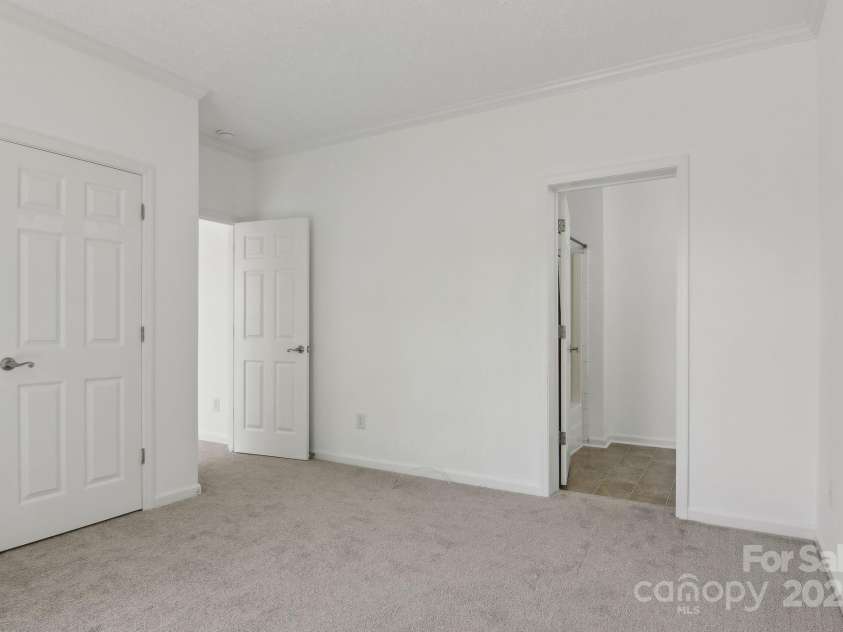 11 Frederick Lane, Hendersonville, NC 28792.  MLS# CAR4249058, YatesRealty ID 10505. 