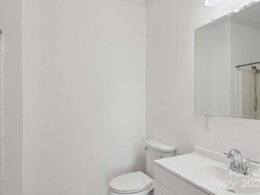 11 Frederick Lane, Hendersonville, NC 28792.  MLS# CAR4249058, YatesRealty ID 10505. 