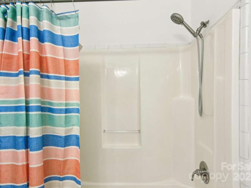 11 Frederick Lane, Hendersonville, NC 28792.  MLS# CAR4249058, YatesRealty ID 10505. 