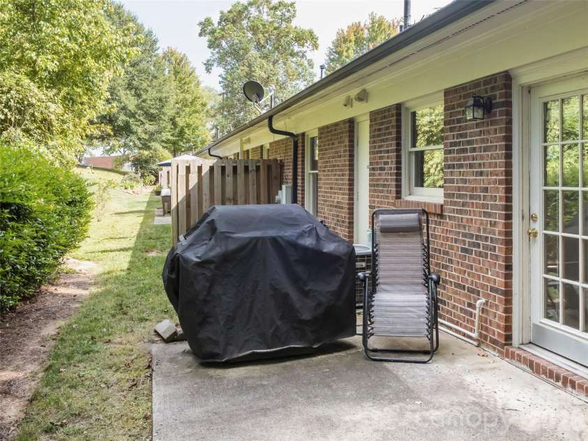 2039 Union Road, Gastonia, NC 28054.  MLS# CAR4354954, YatesRealty ID 10505. 