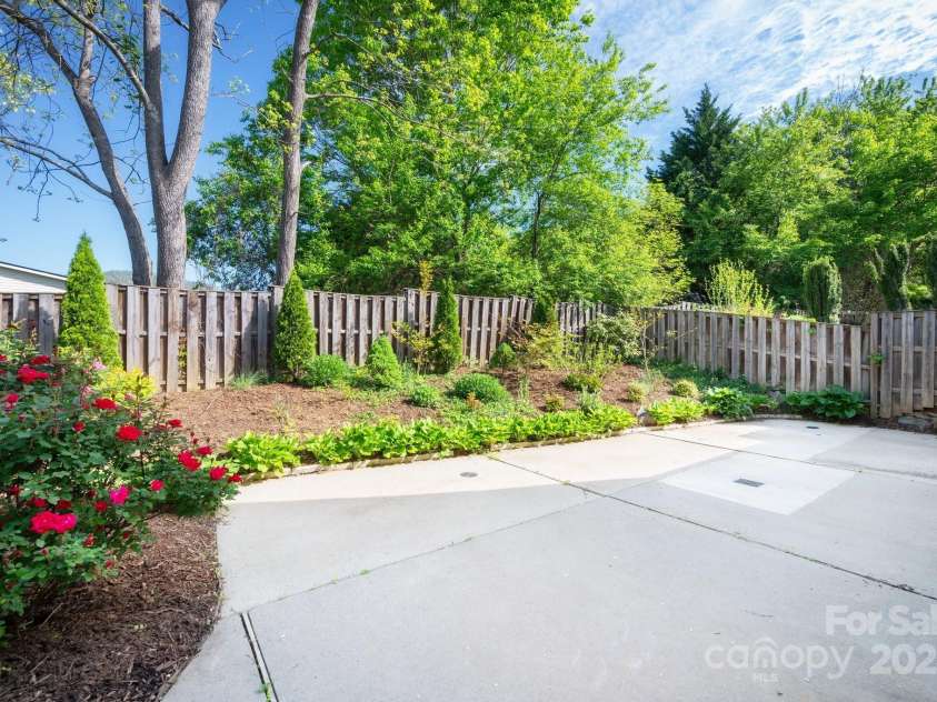 19 Beekeeper Trail, Swannanoa, NC 28778.  MLS# CAR4251601, YatesRealty ID 10506. Fully-Fenced Backyard Gets Lots of Sun