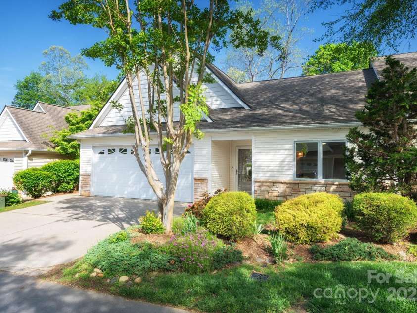 19 Beekeeper Trail, Swannanoa, NC 28778.  MLS# CAR4251601, YatesRealty ID 10506. Vibrant Landscaping Maintained by Attentive POA