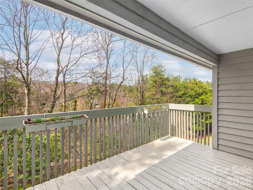 20 Cedarcliff Circle, Asheville, NC 28803.  MLS# CAR4360512, YatesRealty ID 10507. 