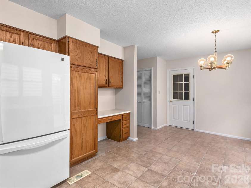 20 Cedarcliff Circle, Asheville, NC 28803.  MLS# CAR4360512, YatesRealty ID 10507. 