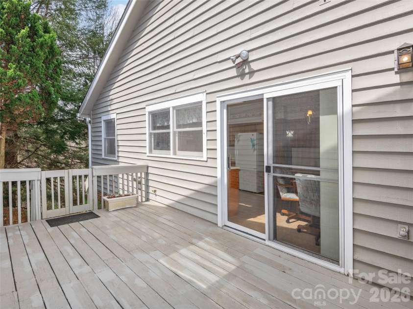 20 Cedarcliff Circle, Asheville, NC 28803.  MLS# CAR4360512, YatesRealty ID 10507. 