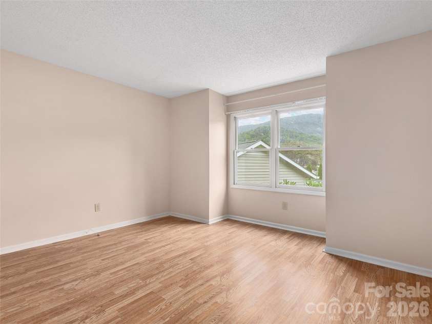 20 Cedarcliff Circle, Asheville, NC 28803.  MLS# CAR4360512, YatesRealty ID 10507. 