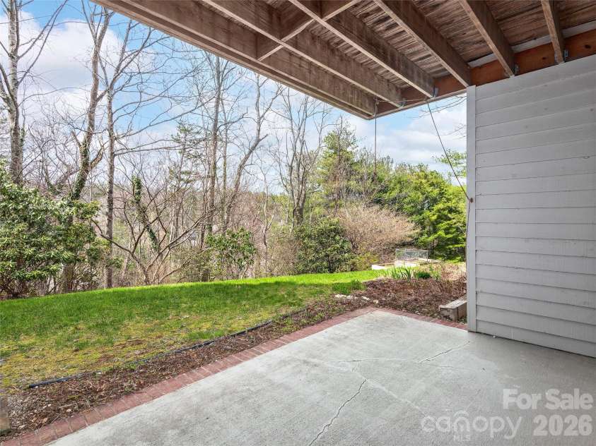 20 Cedarcliff Circle, Asheville, NC 28803.  MLS# CAR4360512, YatesRealty ID 10507. 