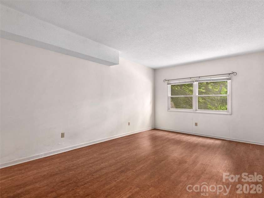 20 Cedarcliff Circle, Asheville, NC 28803.  MLS# CAR4360512, YatesRealty ID 10507. 