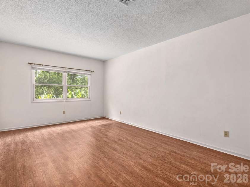 20 Cedarcliff Circle, Asheville, NC 28803.  MLS# CAR4360512, YatesRealty ID 10507. 