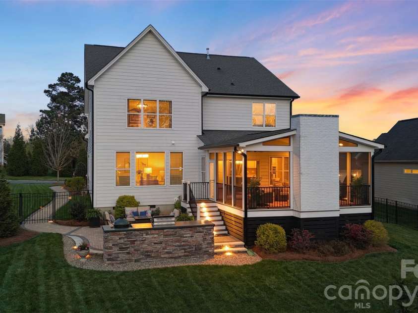 1015 Chippenham Avenue, Lancaster, SC 29720.  MLS# CAR4362086, YatesRealty ID 10509. 