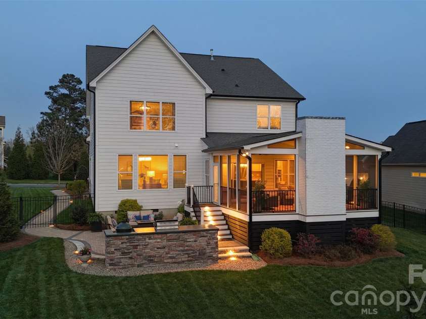1015 Chippenham Avenue, Lancaster, SC 29720.  MLS# CAR4362086, YatesRealty ID 10509. 