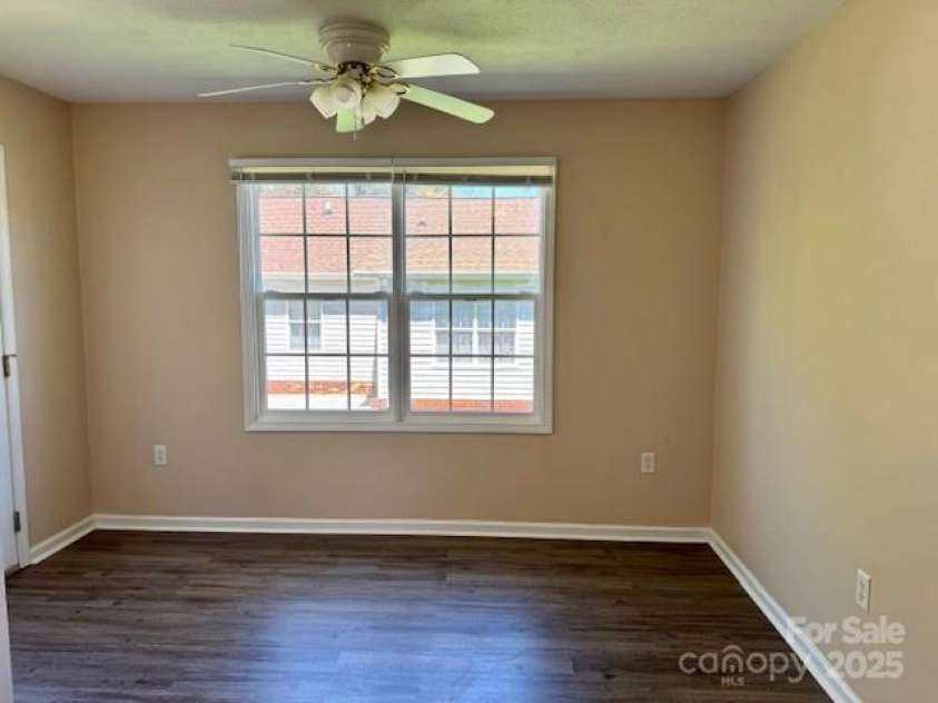 117 24th Street, Hickory, NC 28601.  MLS# CAR4245699, YatesRealty ID 10509. 