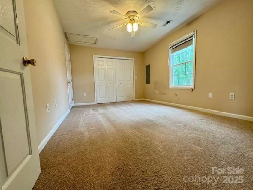 117 24th Street, Hickory, NC 28601.  MLS# CAR4245699, YatesRealty ID 10509. 