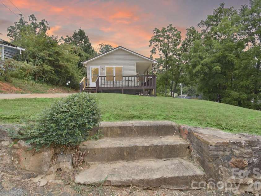 110 West Lane, Brevard, NC 28712.  MLS# CAR4336344, YatesRealty ID 1051. 