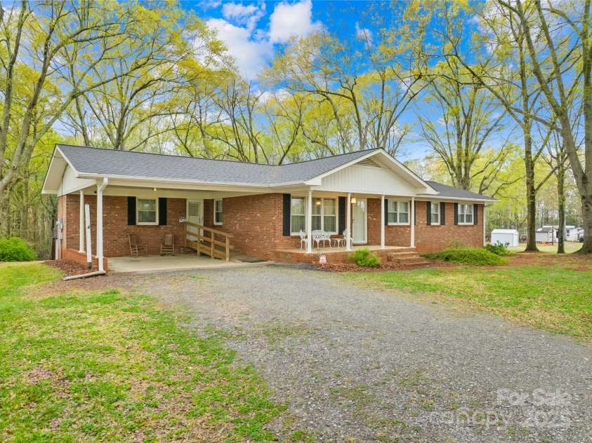 322 Main Street, Shelby, NC 28152.  MLS# CAR4244780, YatesRealty ID 1051. 